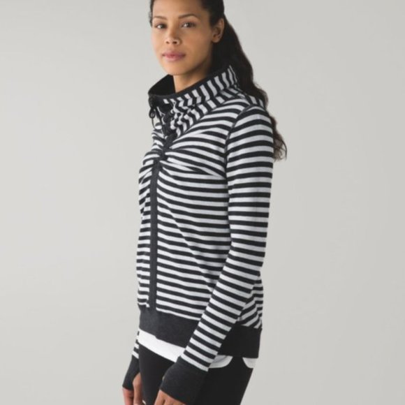 Lululemon In A Cinch Long Sleeve Tee - Picture 2 of 8